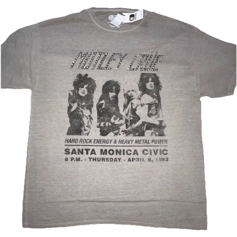 Buckle Gray Graphic Tee
(67)